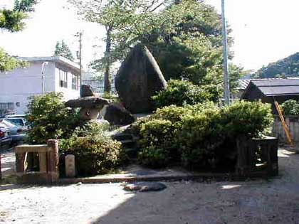 安来市広瀬町にある川中島一騎打ちの碑